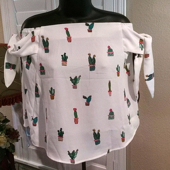 DO+BE Tops - NWT DO + BE Drop Shoulder Top, White w Cactus
